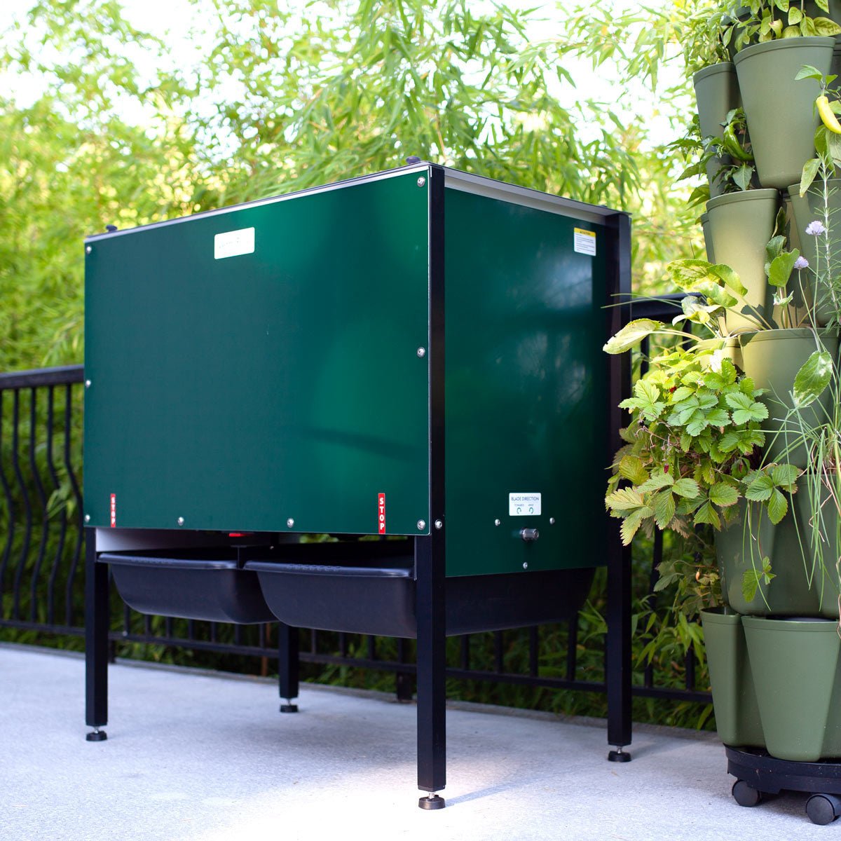 pois メローキャミ VermiFlow - Continuous Flow Vermicomposting System | Eartheasy.com