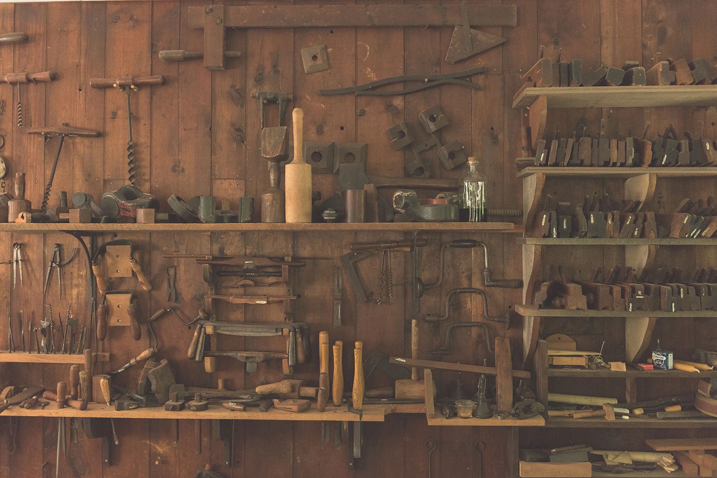 5 Indispensable Tools for Homesteading - Eartheasy