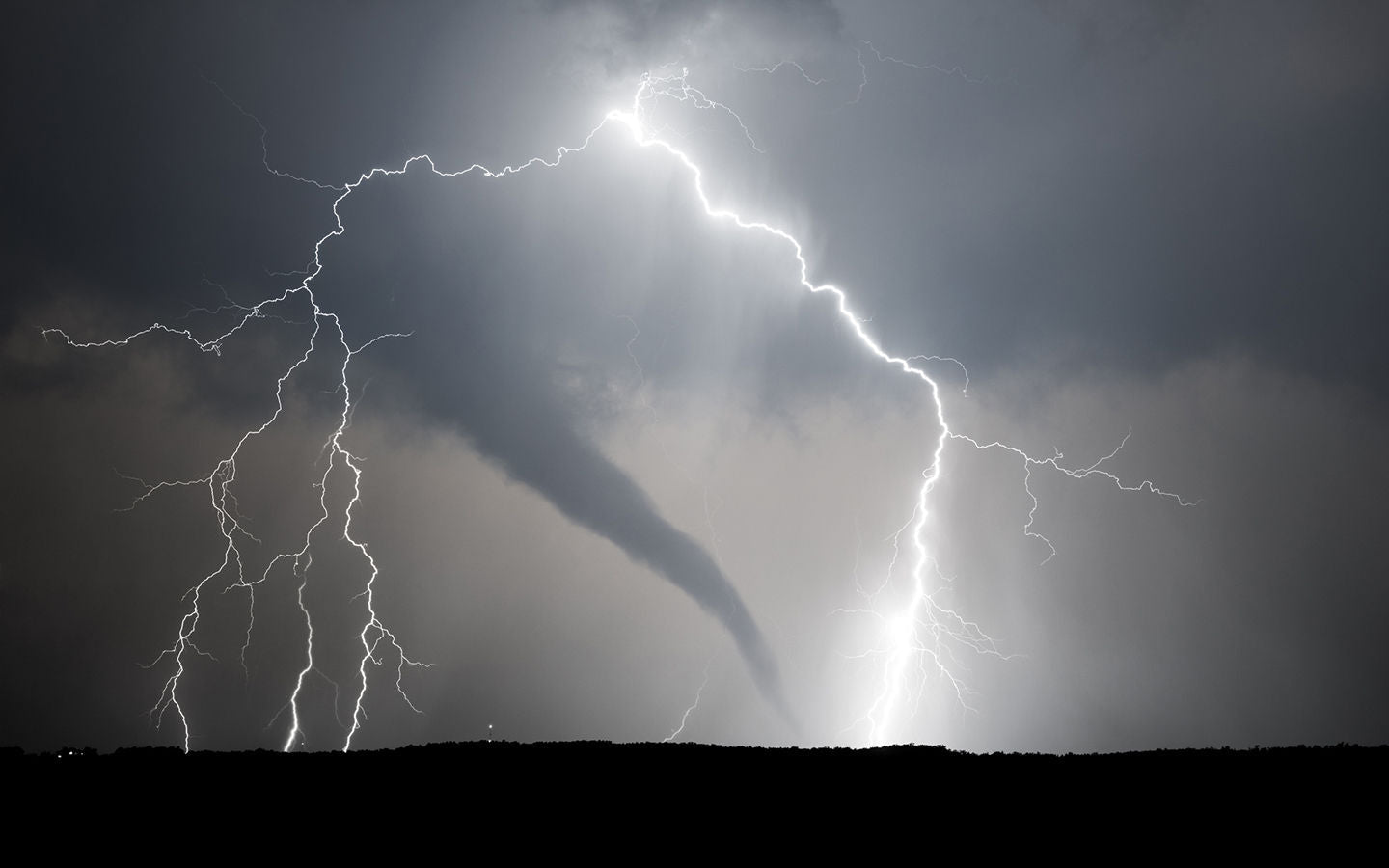 5 Tips for Tornado Preparedness - Eartheasy