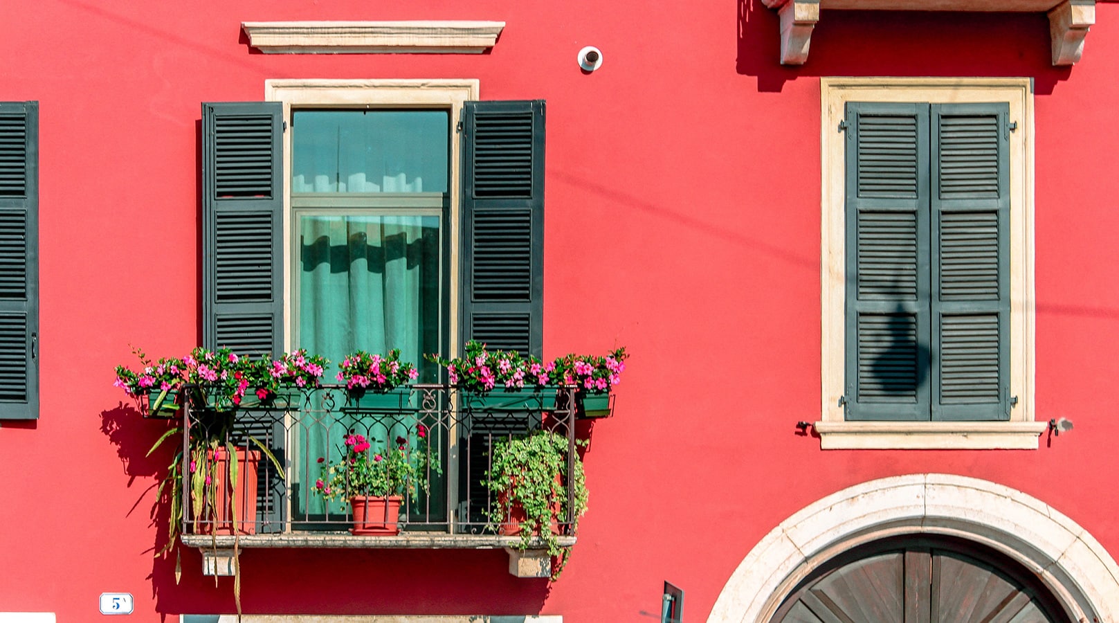 How to Create a Balcony Garden
