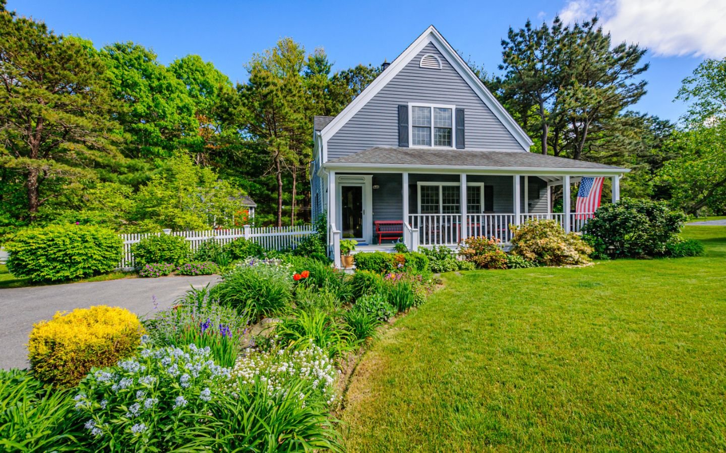 Driveway Landscaping Basics for Sustainable Curb Appeal - Eartheasy