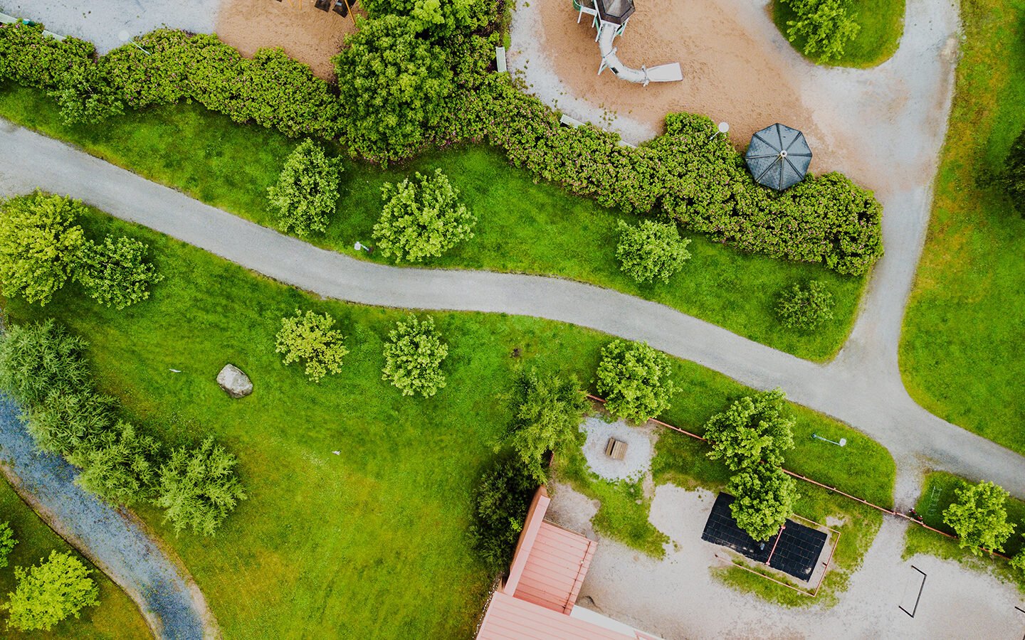 Modern Pioneers: What it’s like living in an Ecovillage - Eartheasy