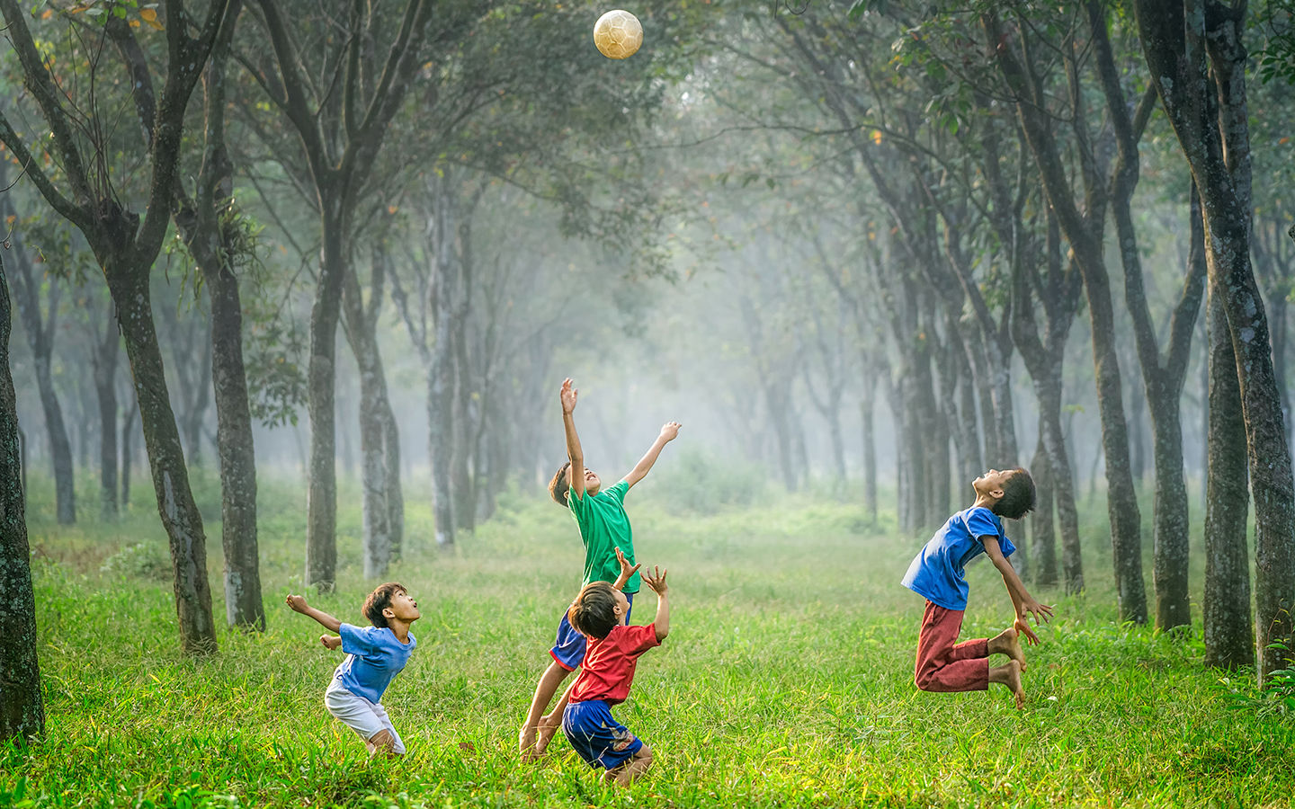 How to Encourage Your Child to Play Outdoors