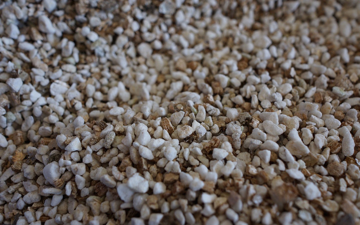Vermiculite and Asbestos: How to Minimize the Risks - Eartheasy