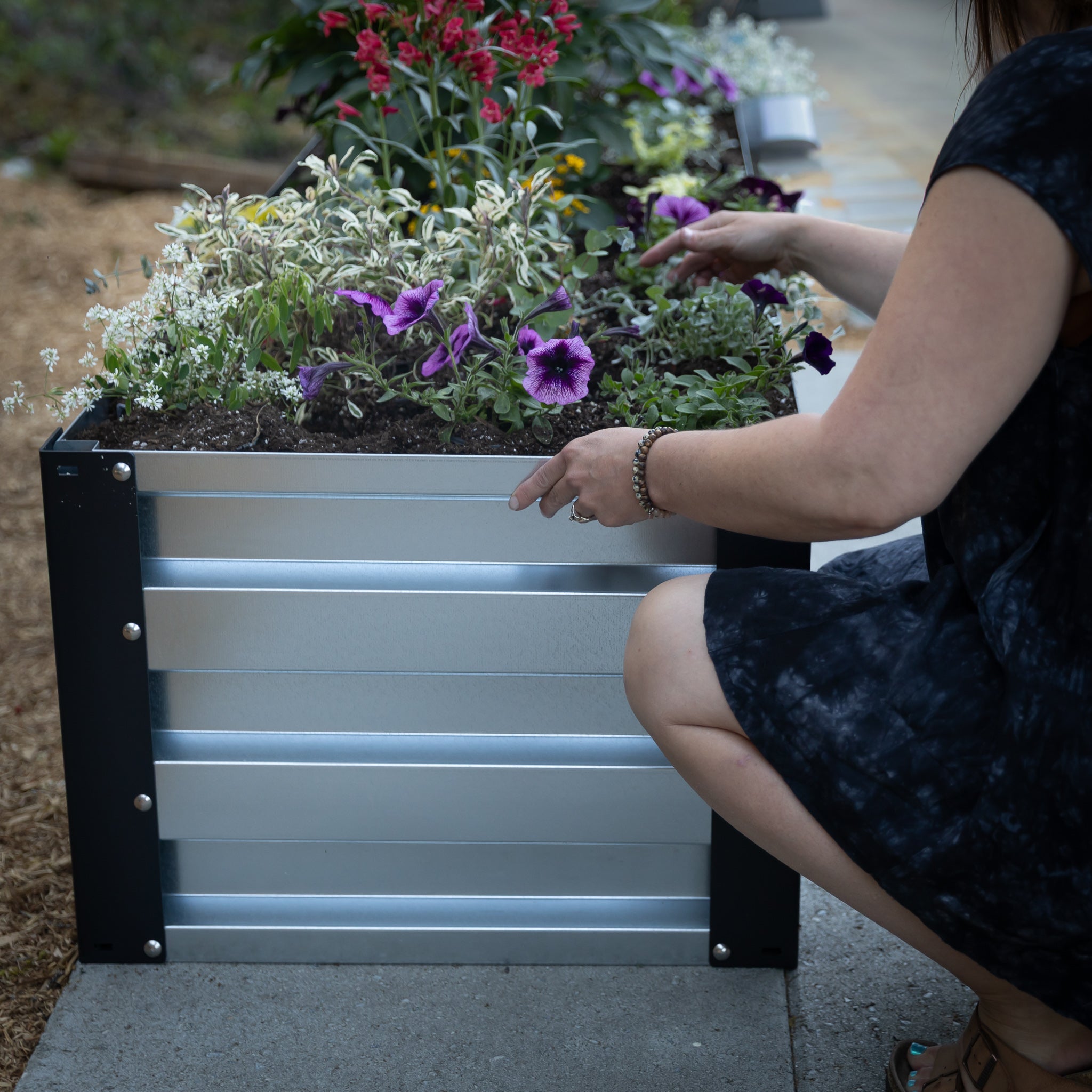 2' x 3.5' Galvanized Steel Raised Garden Bed Kit Chrome