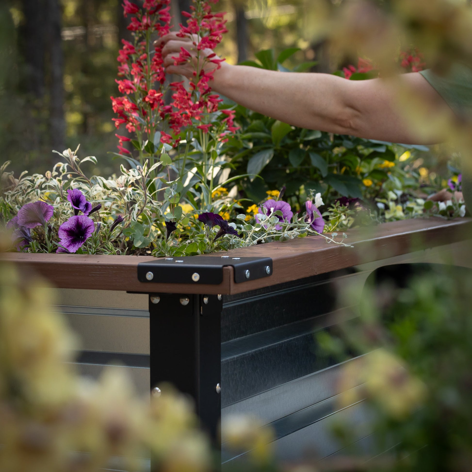 3.5' x 3.5' Galvanized Steel Raised Garden Bed Kit Chrome