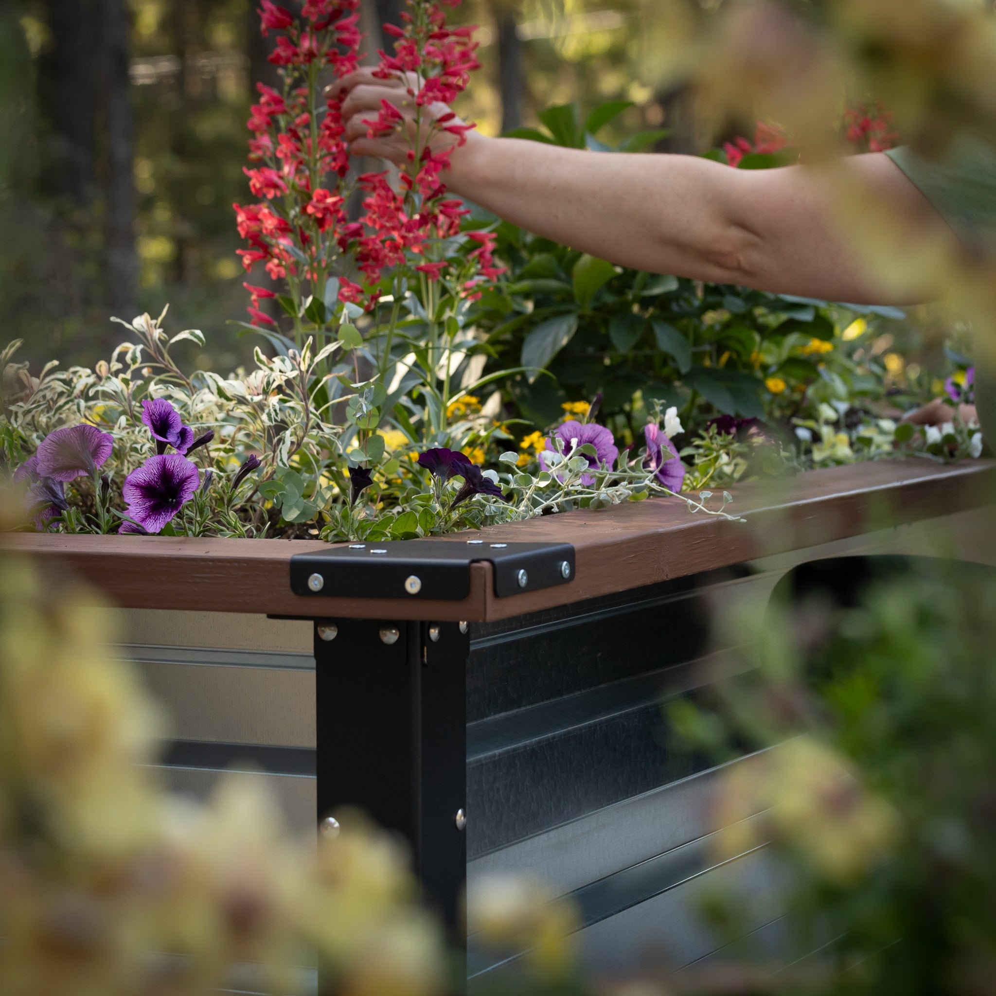 3.5' x 3.5' Galvanized Steel Raised Garden Bed Kit Chrome