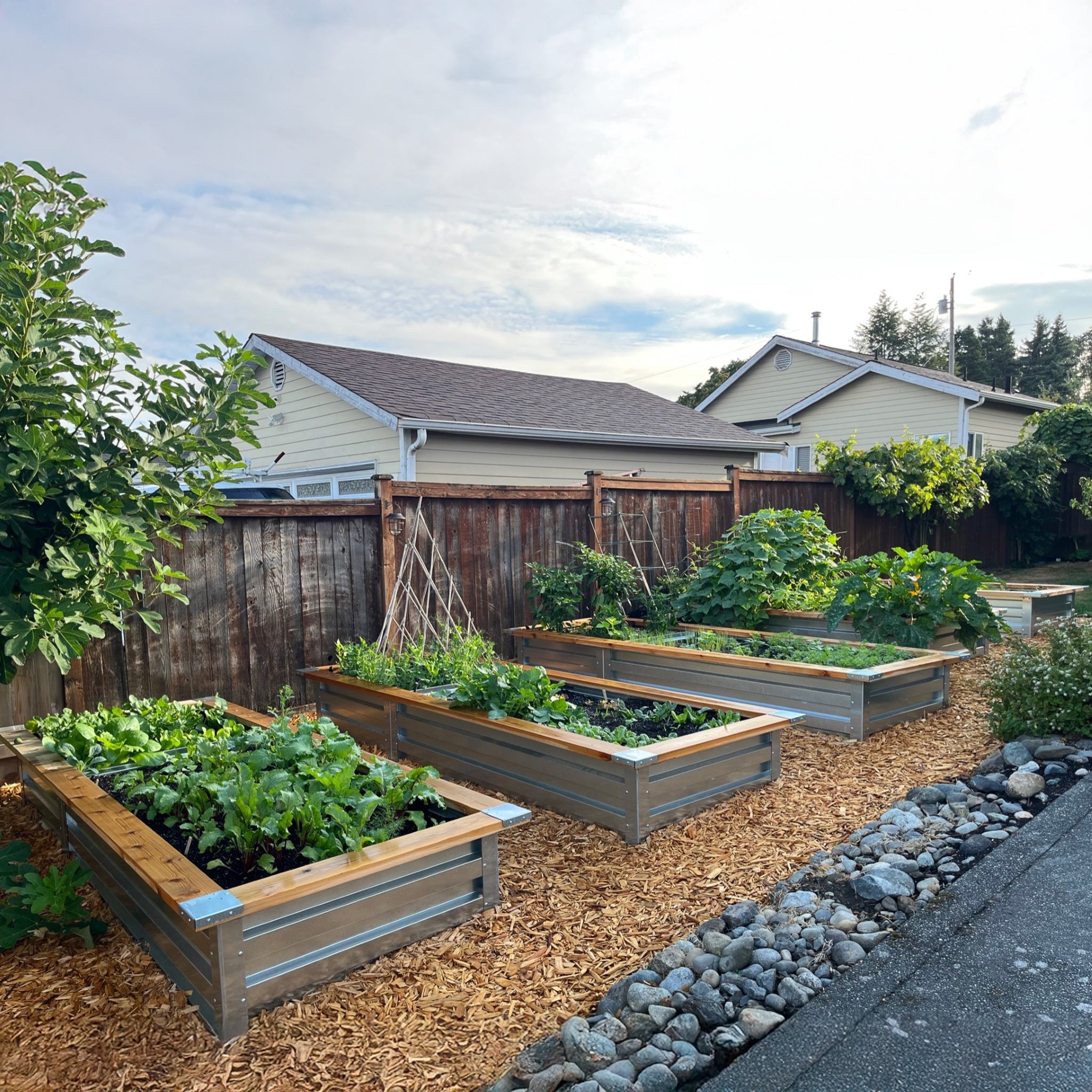 3.5' x 7' Galvanized Steel Raised Garden Bed Kit Black