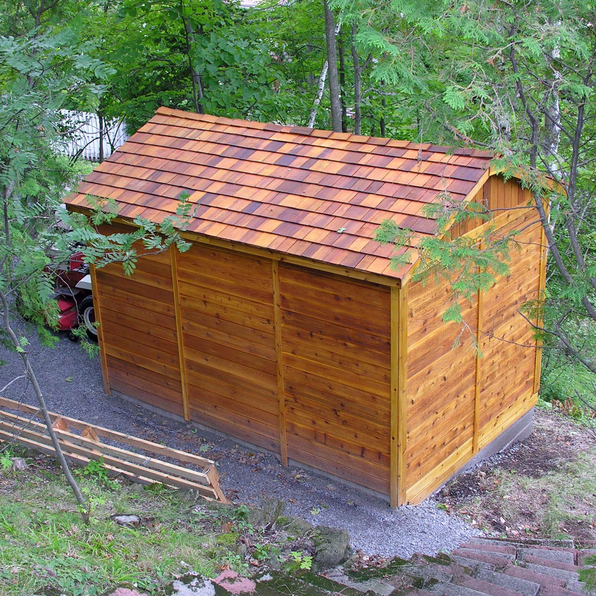 Cedar roof on 8' x 12' Space Master