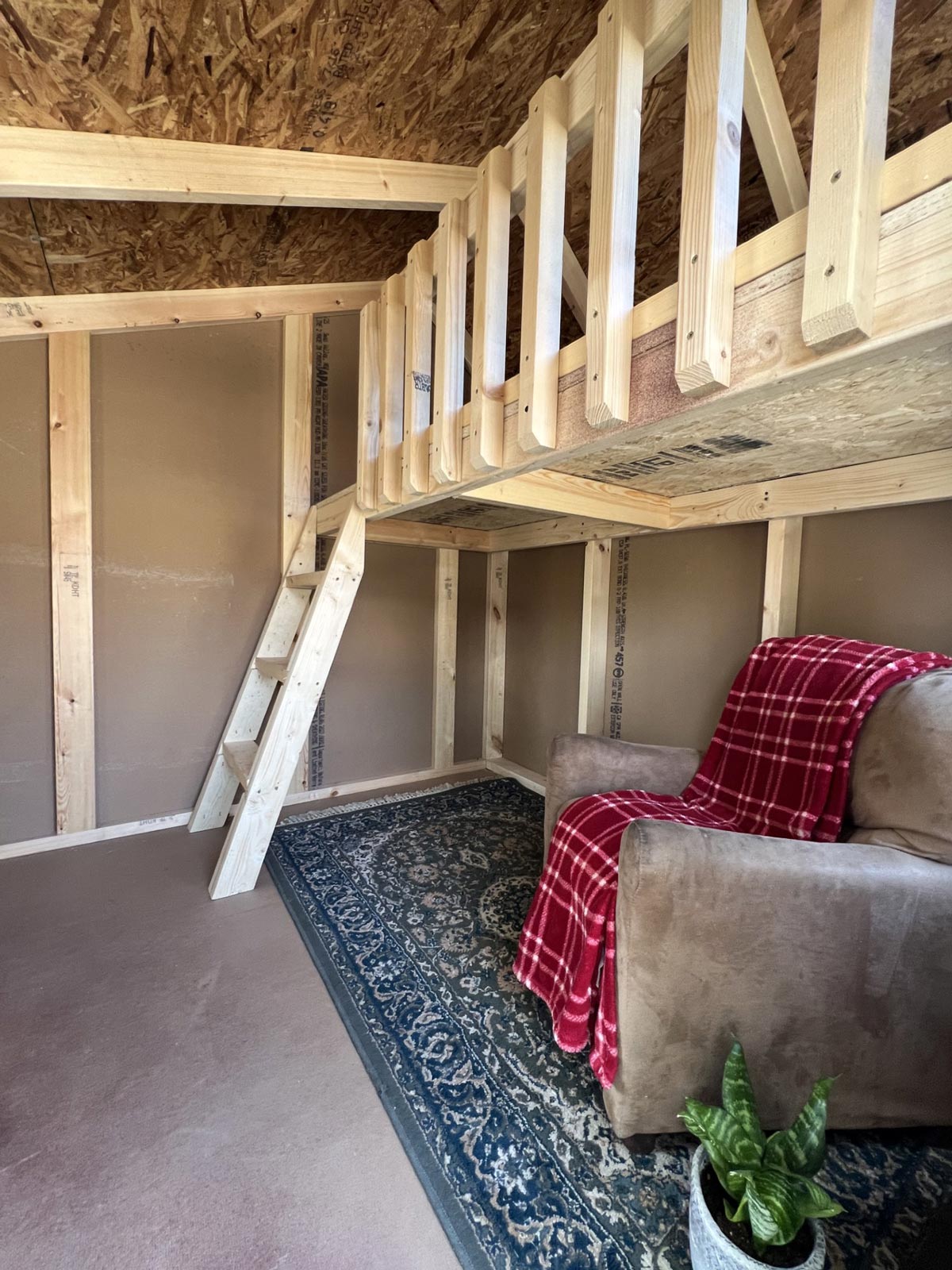 7' x 6' EZ-Fit Loft Playhouse