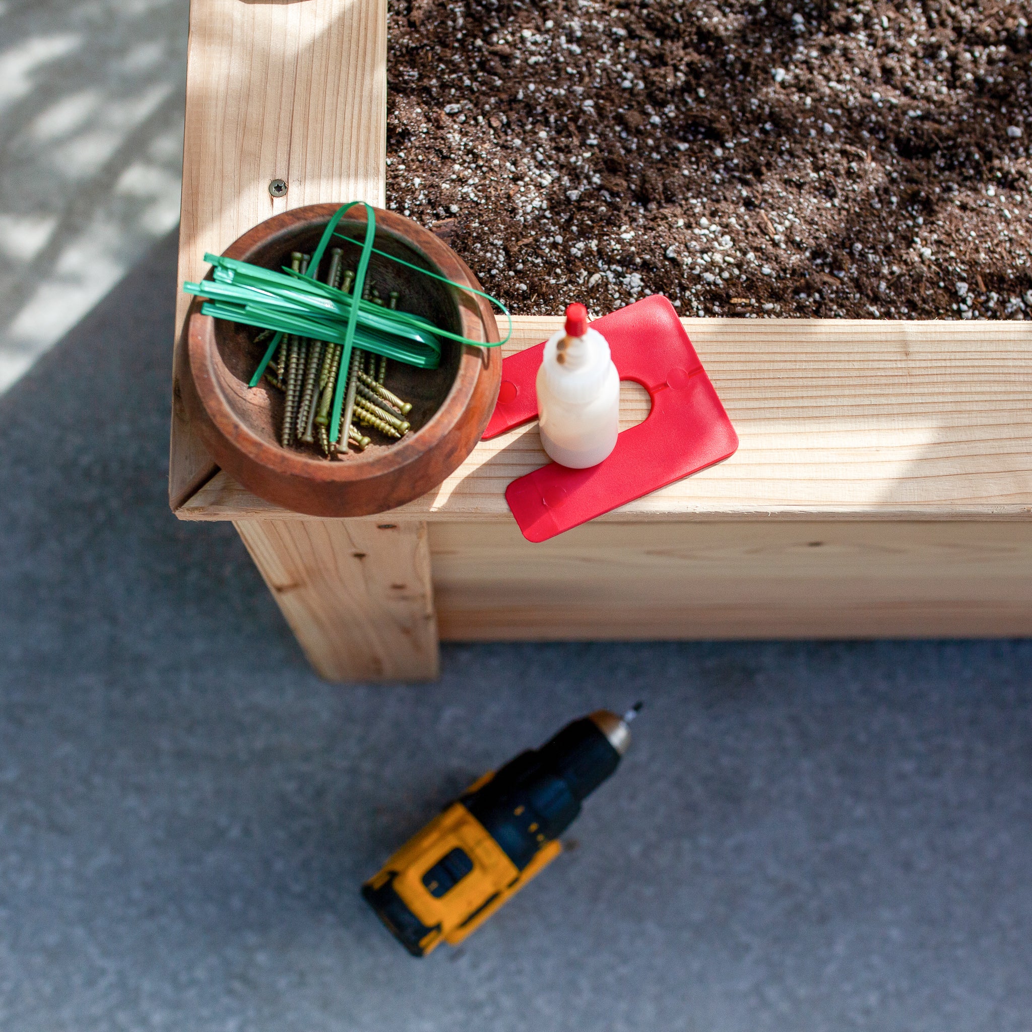 Natural Cedar Elevated Planter with Trellis