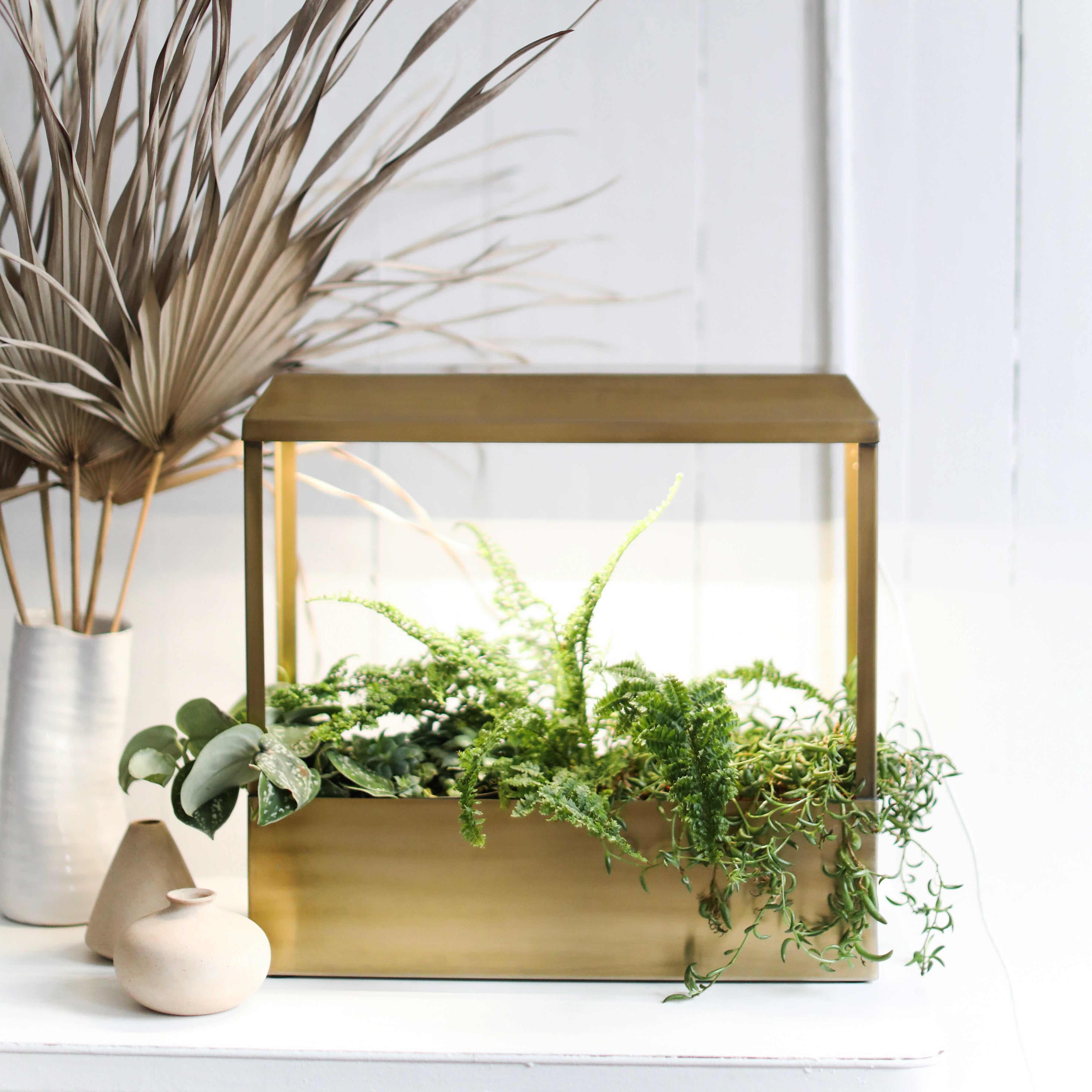 Full-Spectrum LED Smart Growhouse Planter