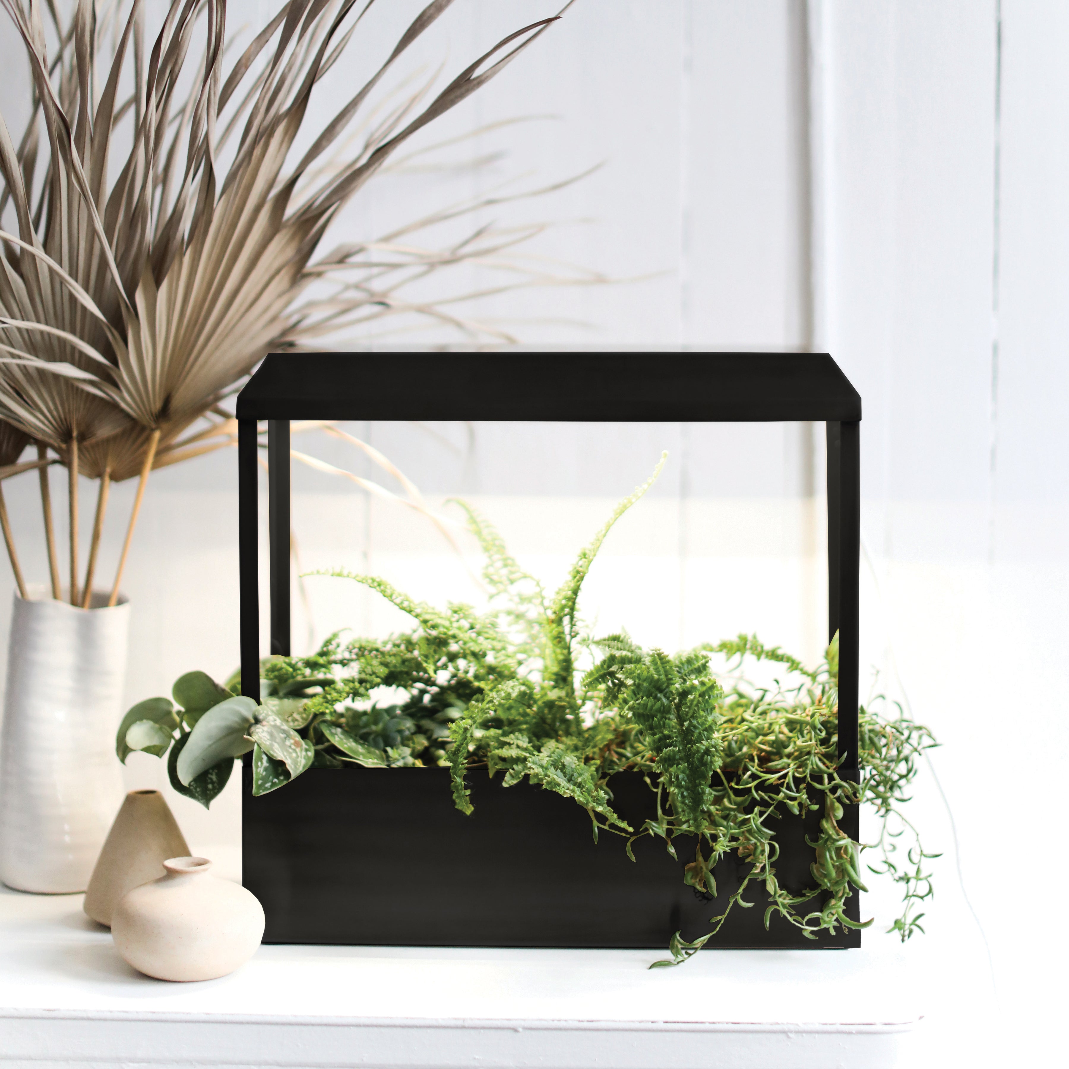Full-Spectrum LED Smart Growhouse Planter