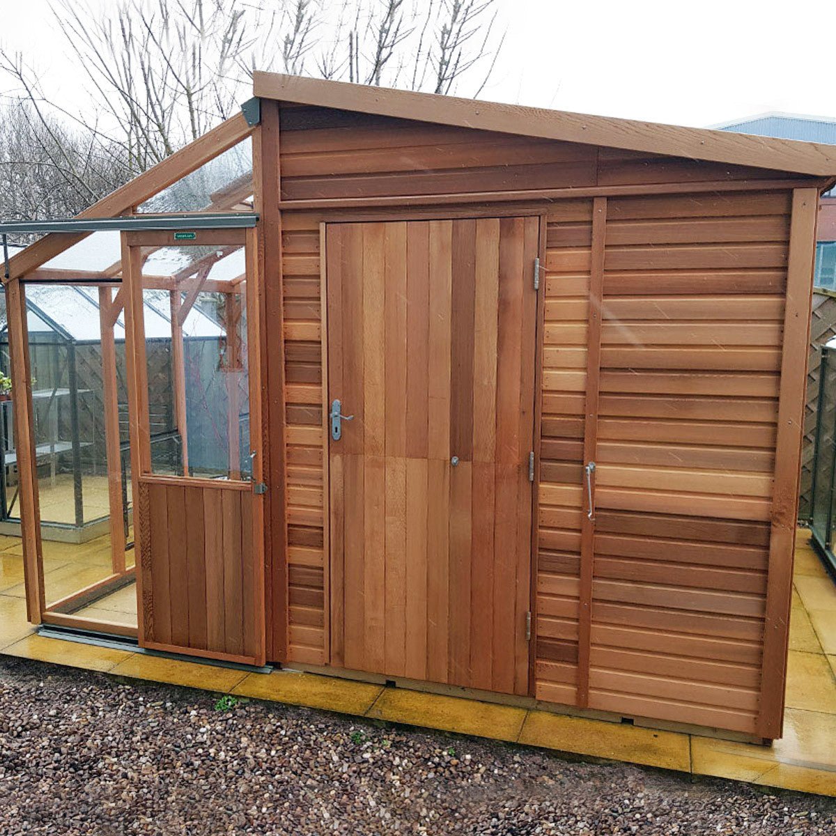 ジェニーハウス Fusion Cedar Greenhouse and Workshop | Eartheasy.com