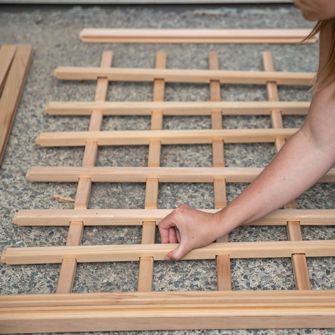Natural Cedar Planter Box with Trellis