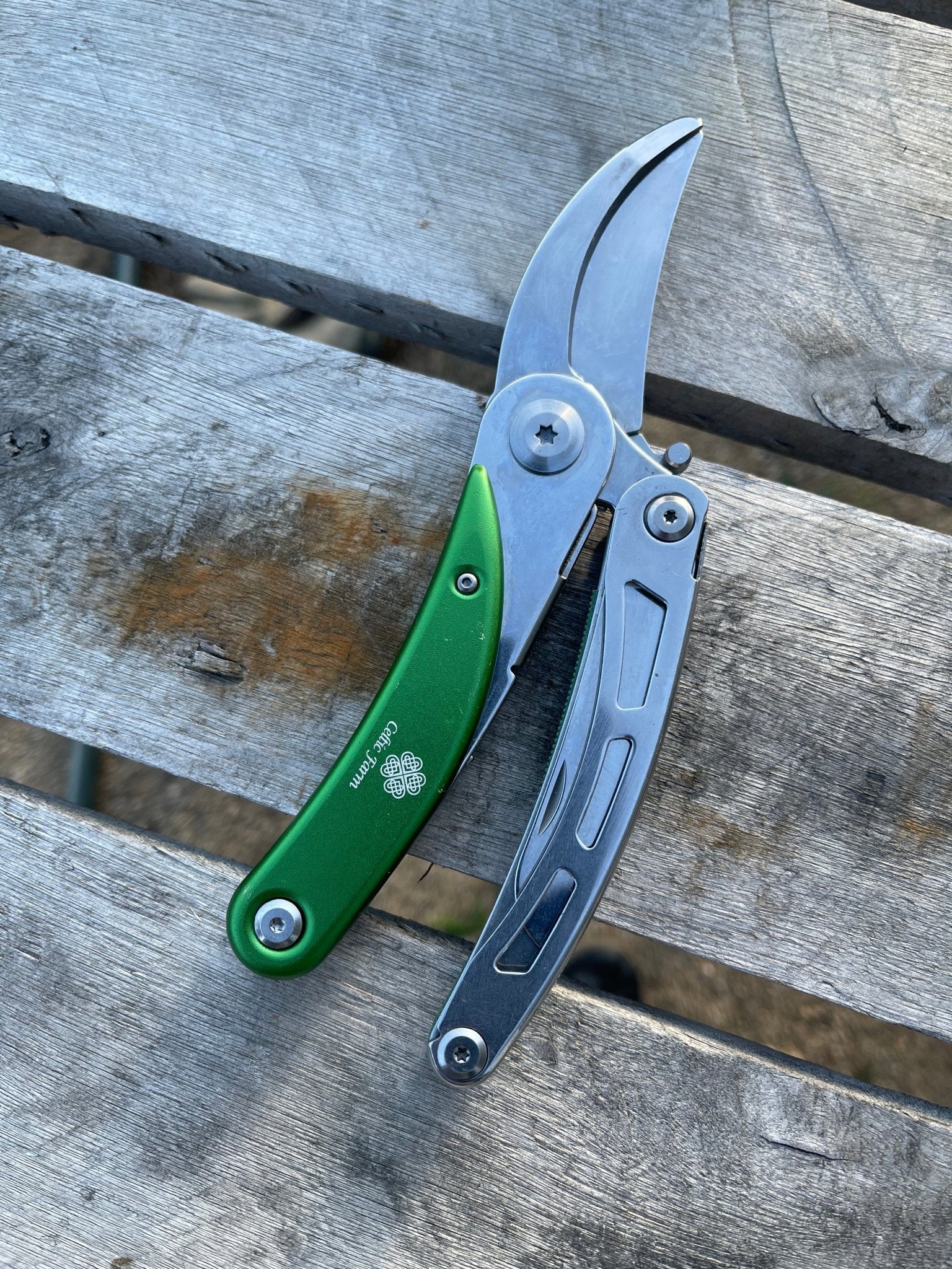 Gardener's Stainless Steel 4-in-1 Multi-Tool