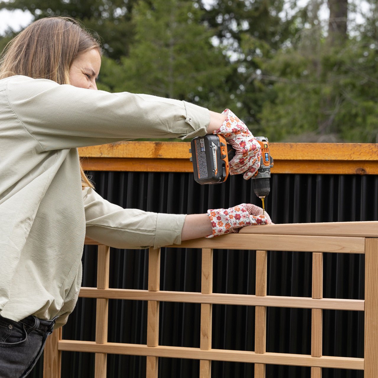 Natural Cedar L-Shaped Raised Beds with Trellis 2' 4' 11"