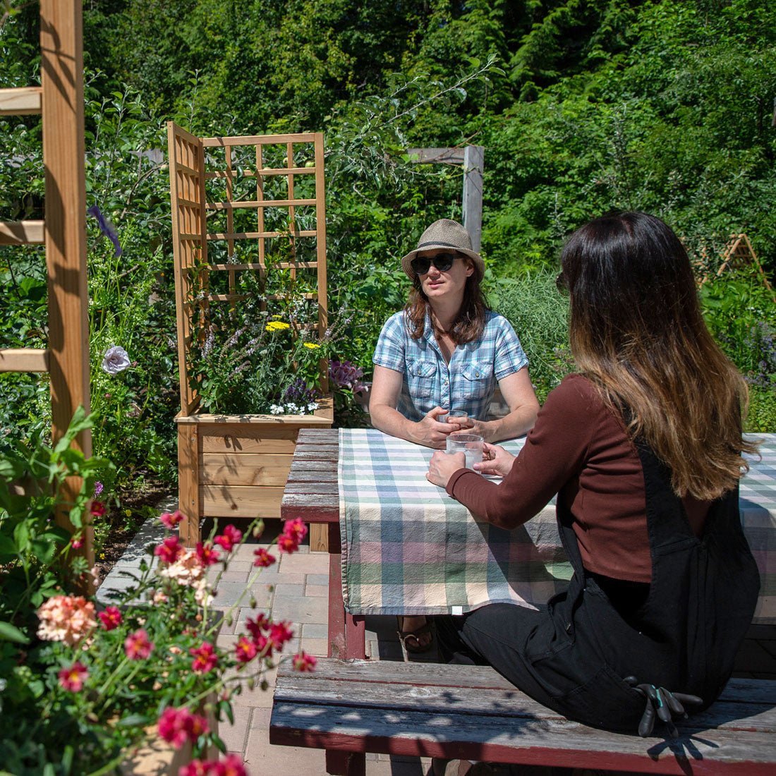 Natural Cedar Planter Box with L-Trellis 20" x 20" 22" 42"