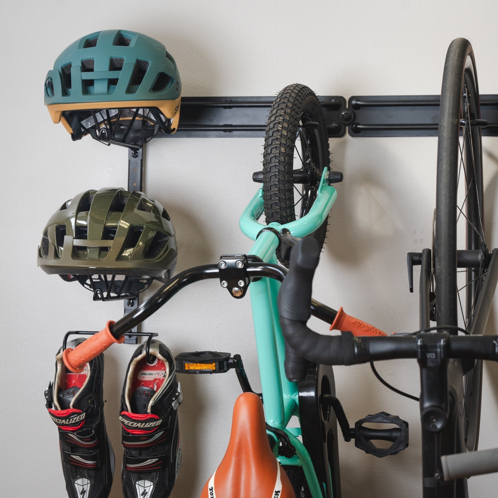 bike and helmet storage OMISRUIS Motorcycle Holder Wall-Mounted Helmet Rack with 4 Glove Chips& Hooks Made of industrial grade steel BLAT Modular Bike | 4