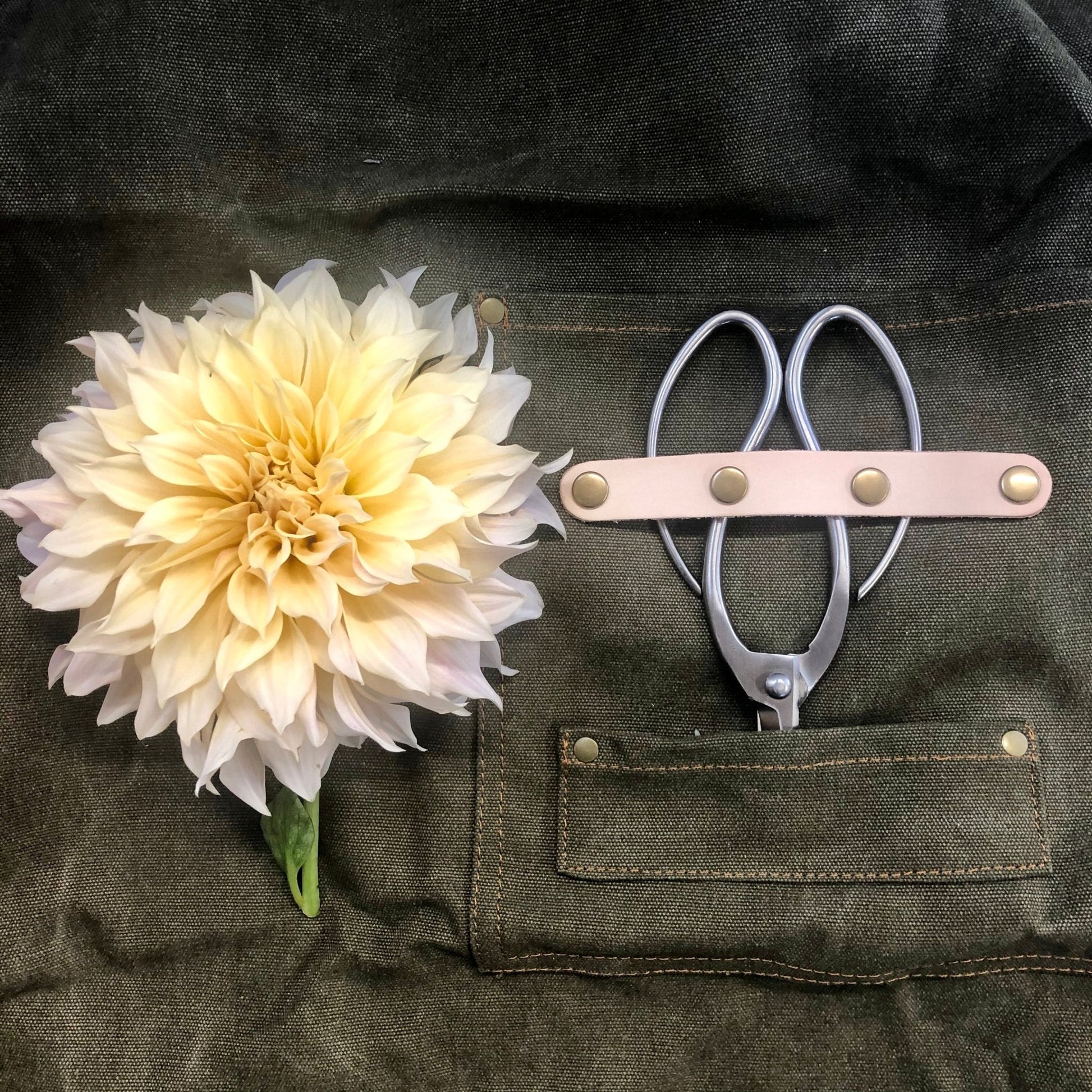 Waxed Canvas Gardening Apron (Dark Green) option3