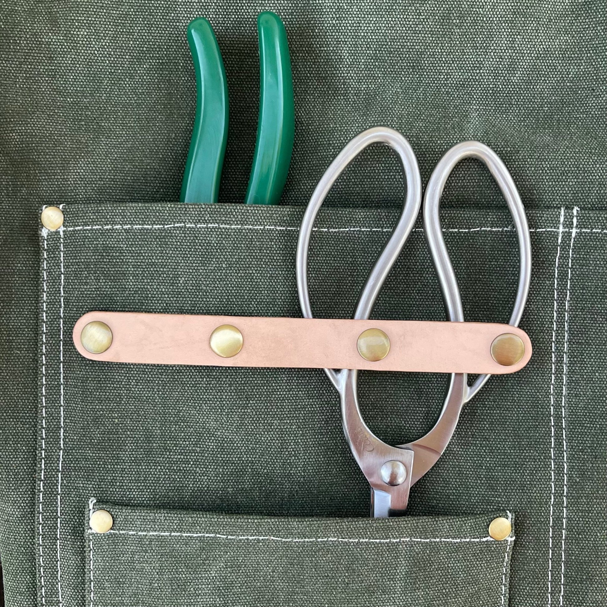 Waxed Canvas Gardening Apron (Dark Green) option3