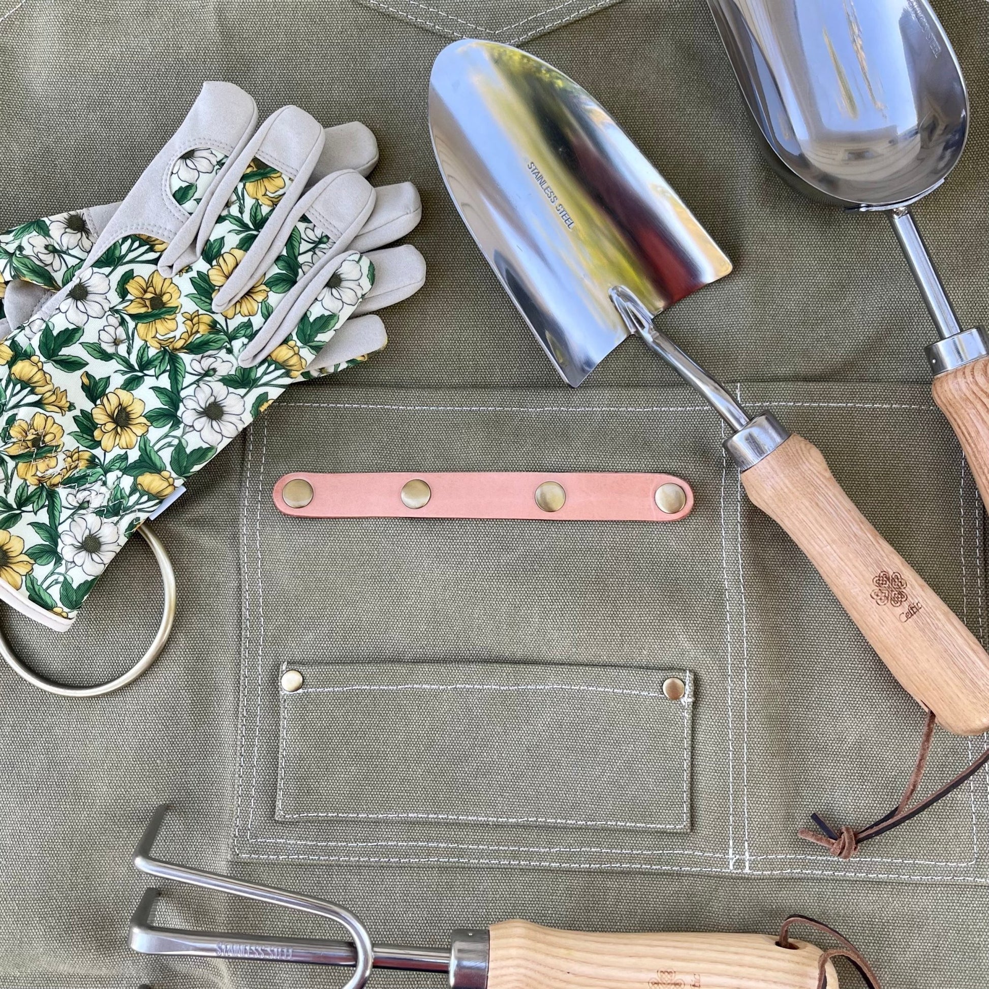 Waxed Canvas Gardening Apron (Dark Green) option3